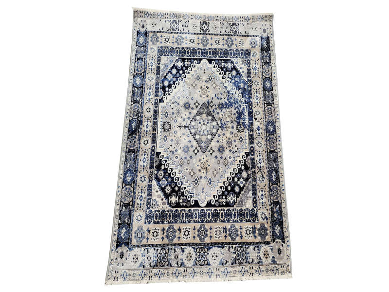Beautiful Turkish machine Made Carpet 155 x 80 cm