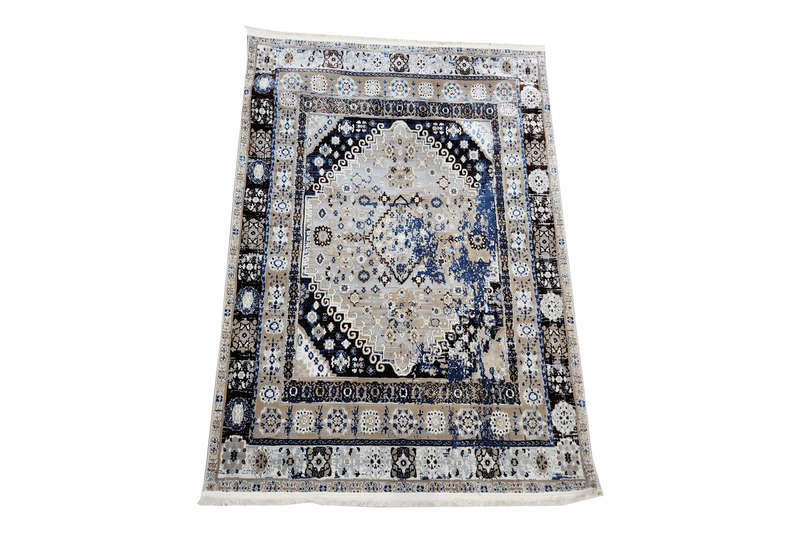 Fine Machine Made carpet 170 x 120 cm