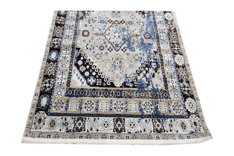 Fine Machine Made carpet 170 x 120 cm