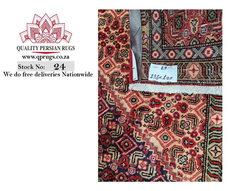 Fine Quality Hand-knotted Ardabil Carpet 293 x 200 cm