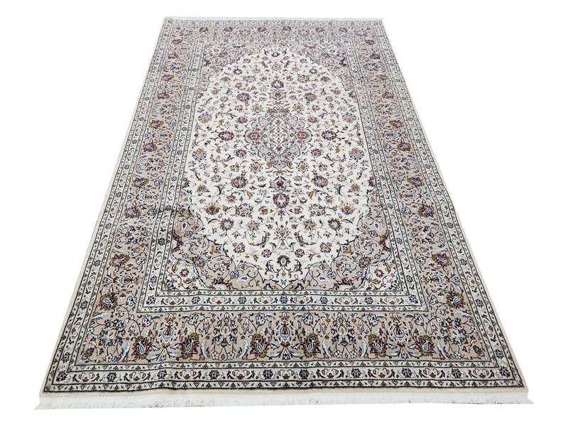 Beautiful Handmade Kashan Carpet 306 x 200CM
