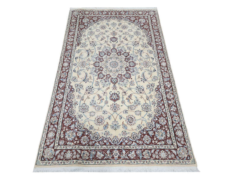 Stunning Nain Persian Carpet 207 x 124 CM