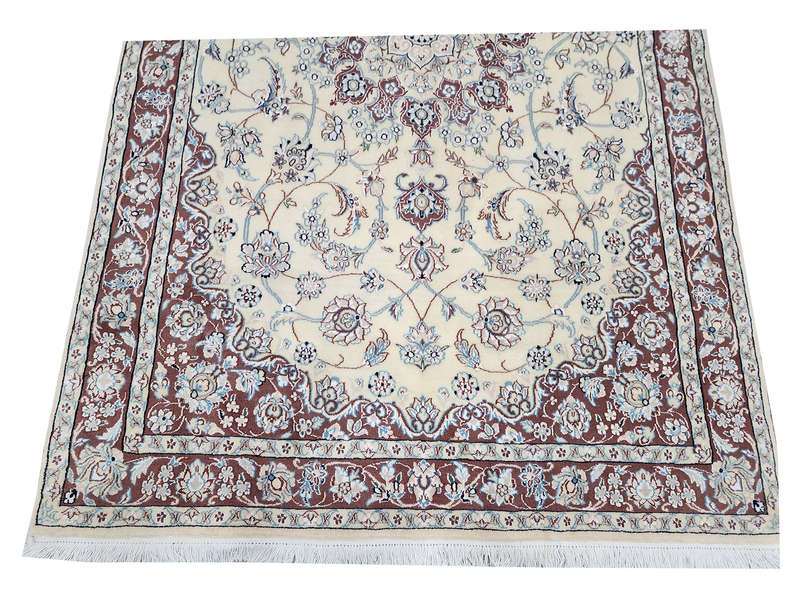 Stunning Nain Persian Carpet 207 x 124 CM