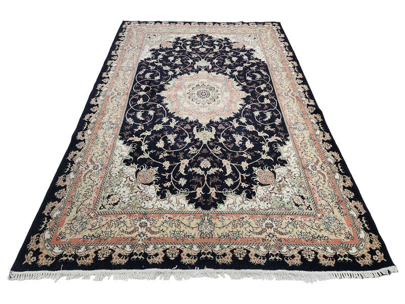 Stunning Second-Hand Machine Made Carpet 300 x 200 CM
