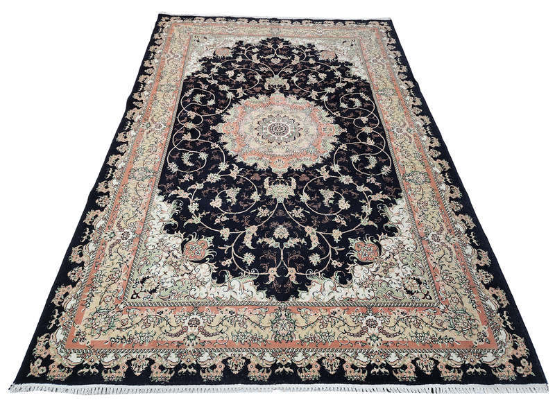 Stunning Second-Hand Machine Made Carpet 300 x 200 CM