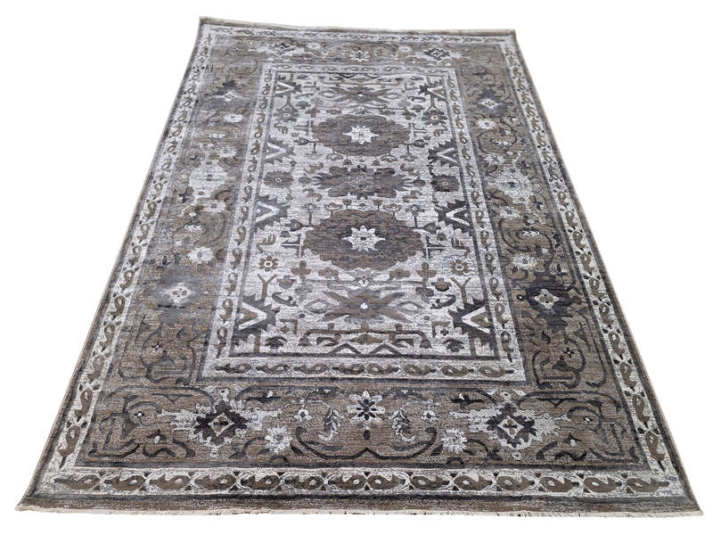 Stunning Turkish Machine Made Carpet 290 X 200 CM