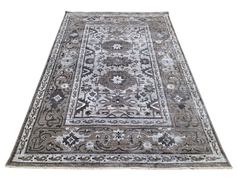 Stunning Turkish Machine Made Carpet 290 X 200 CM