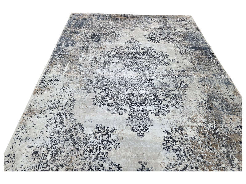 Beautiful Vintage Design Carpet 230 x 160 CM