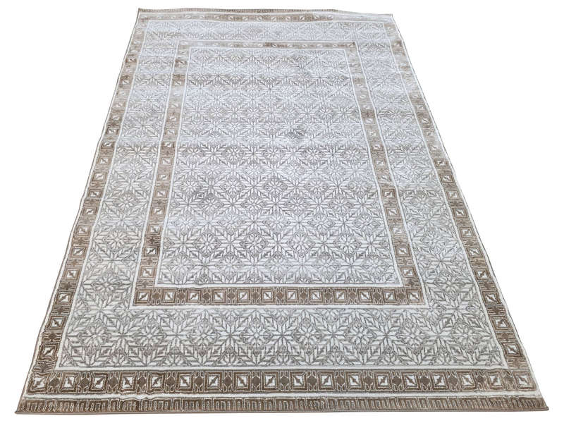Stunning Classic Design Carpet 230 x 160 CM