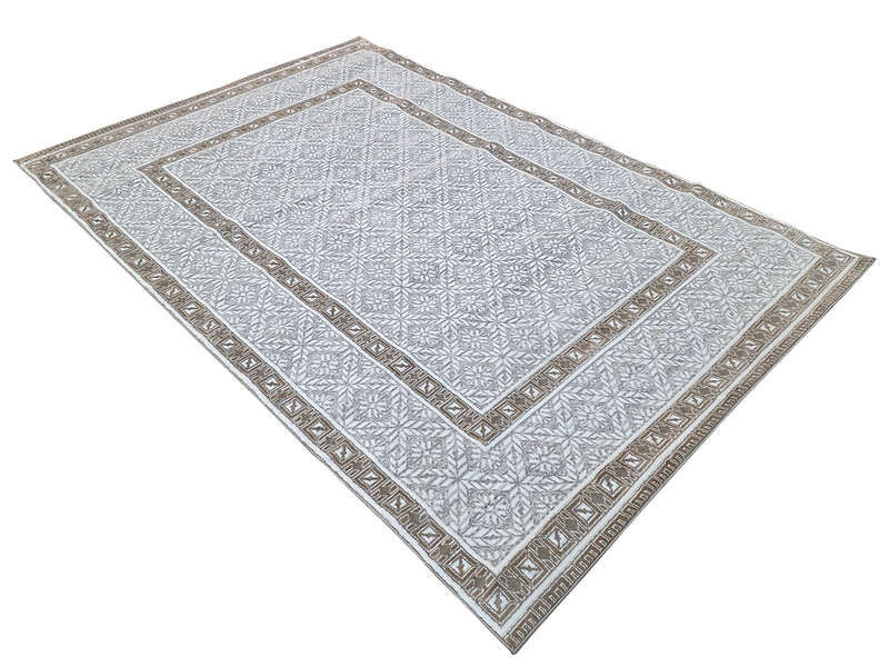 Stunning Classic Design Carpet 230 x 160 CM
