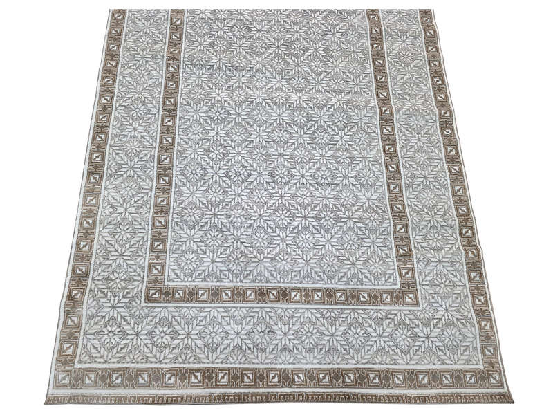 Stunning Classic Design Carpet 230 x 160 CM