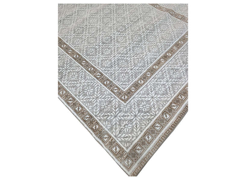 Stunning Classic Design Carpet 230 x 160 CM