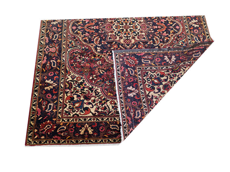 Fine quality Bakhtiari carpet 310 x 210 cm