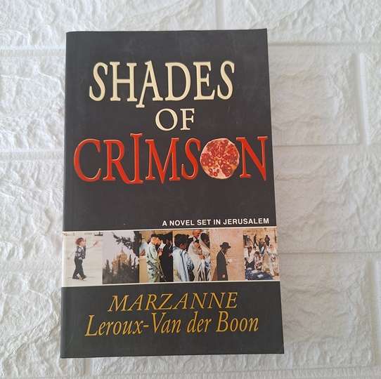 Shades of Grimson - Marzanne Leroux-Van der Boon