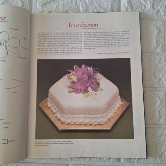 The A-Z of Cake Decorating Flowers - Lorraine Sorby-Howlett & Marian Jones