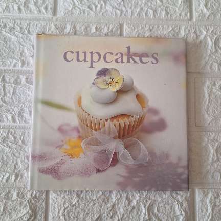 Cupcakes  - Joanna Farrow