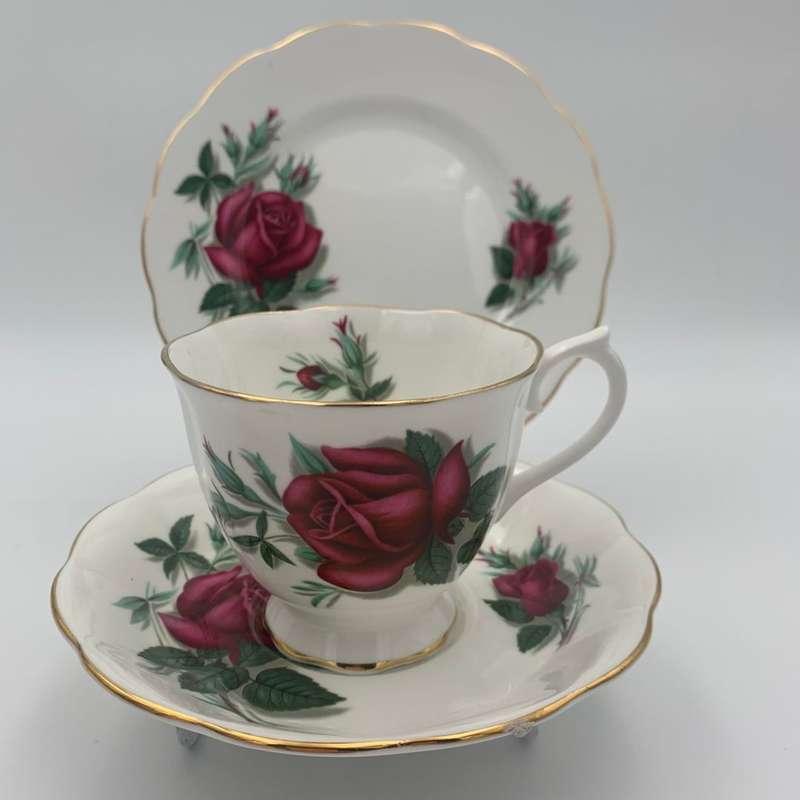 Royal Albert "Sweetheart Roses" Trio