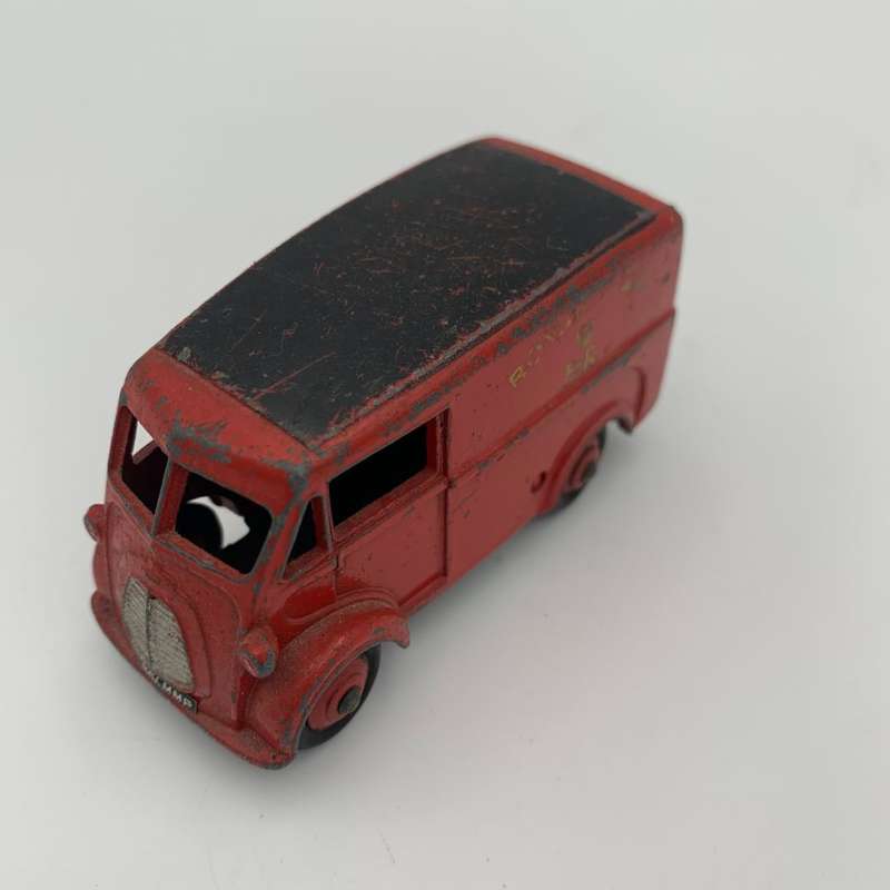 Dinky Toy Royal Mail Morris J Van No.260 (1955-61)