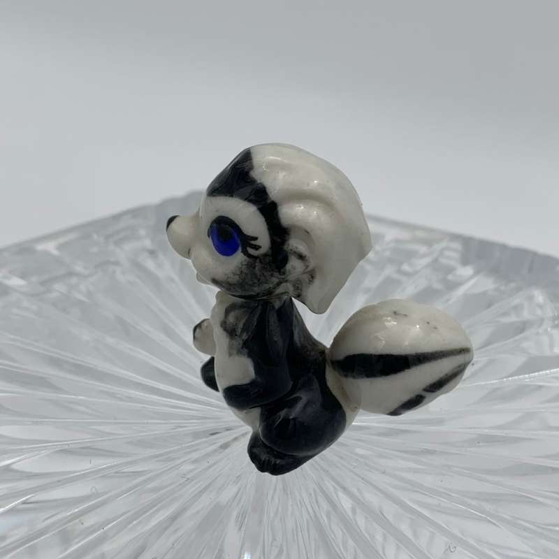 Wade Whimsies Flower (Hat box series)