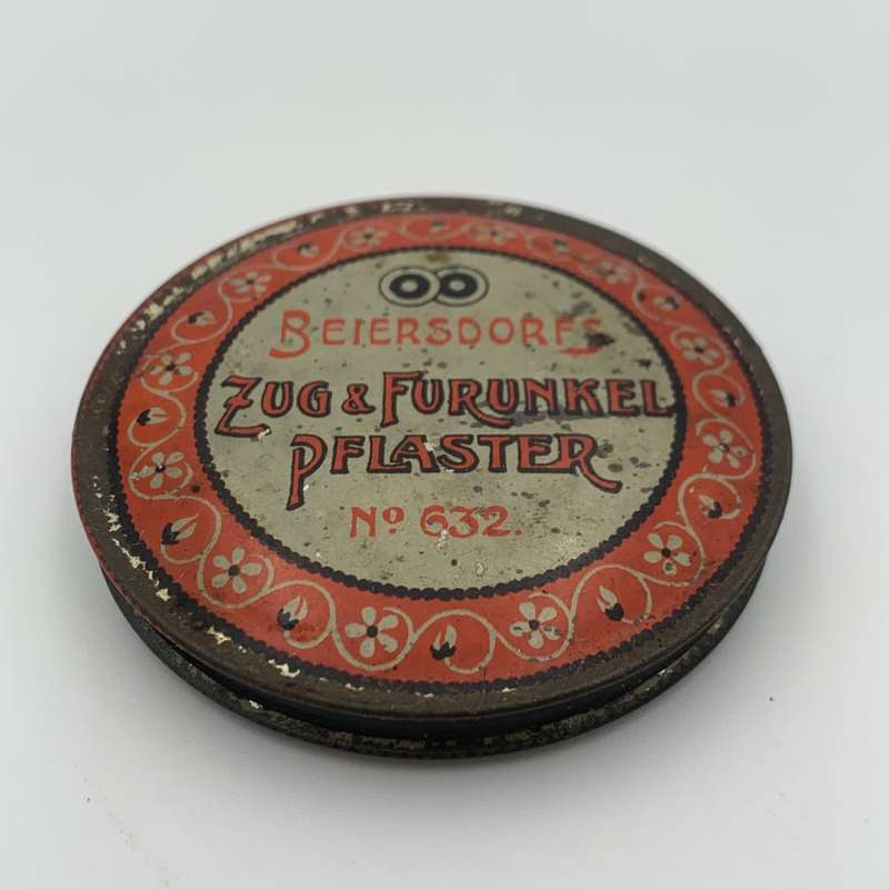 Beiersdorp "Zug and Furunkel Pflasters" Tin