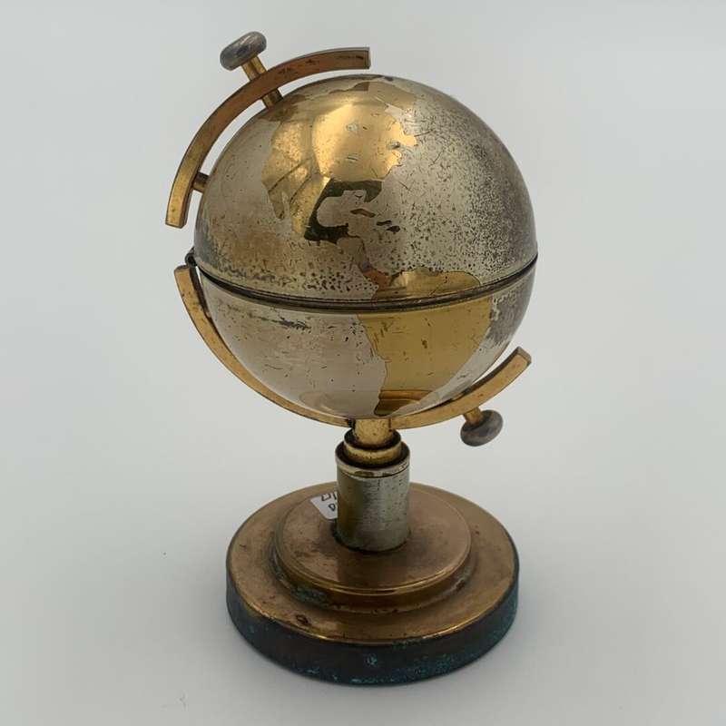 Globe Lighter