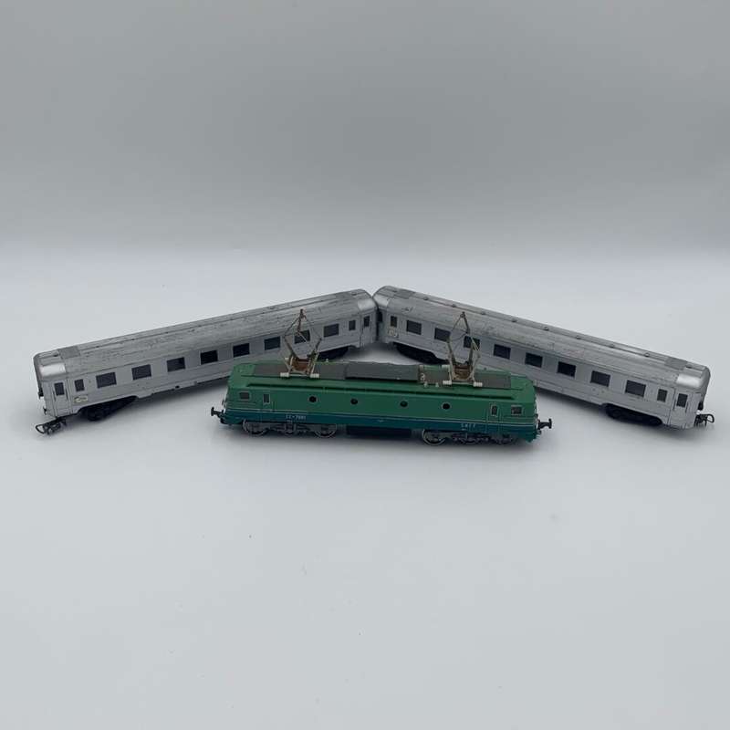 Piko SNCF Electric Loco + 2 Coaches