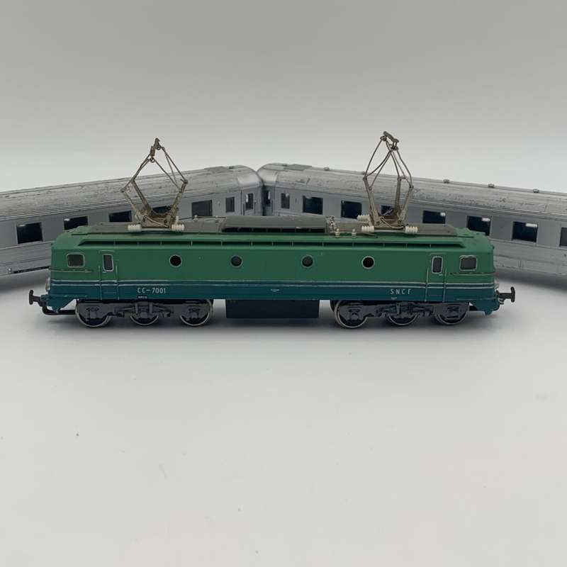 Piko SNCF Electric Loco + 2 Coaches