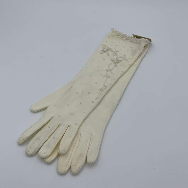 White Vintage Beaded Cloves