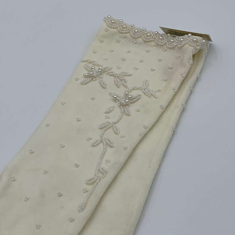 White Vintage Beaded Cloves