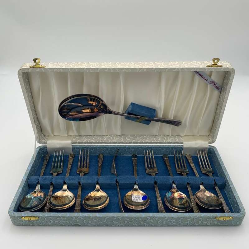 EPNS Yeoman Plate Fruit Set in White and Blue Case