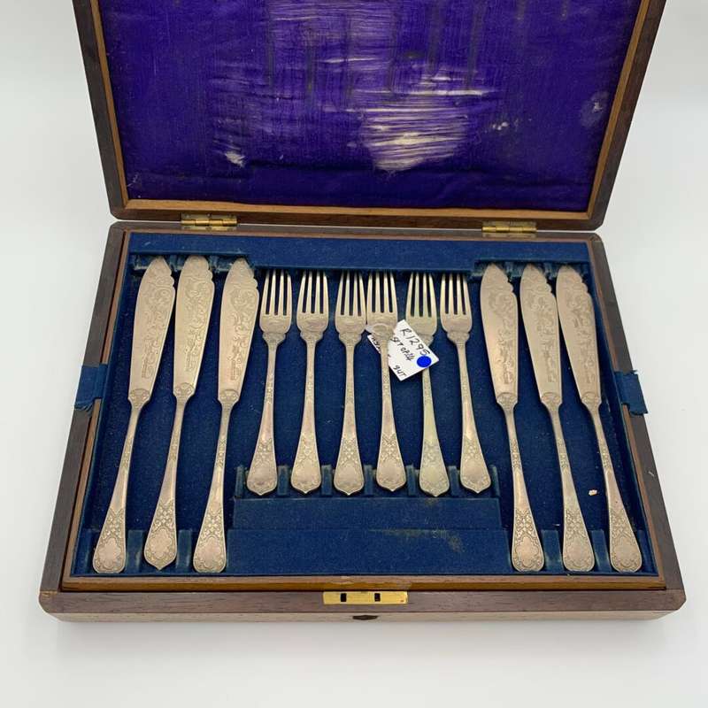 21 Piece Fish Set in Wooden Case