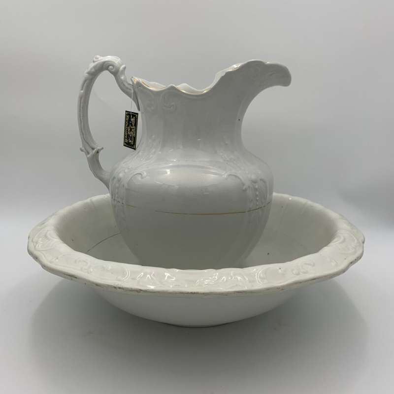 Plain White Wash Basin and Pitcher Set