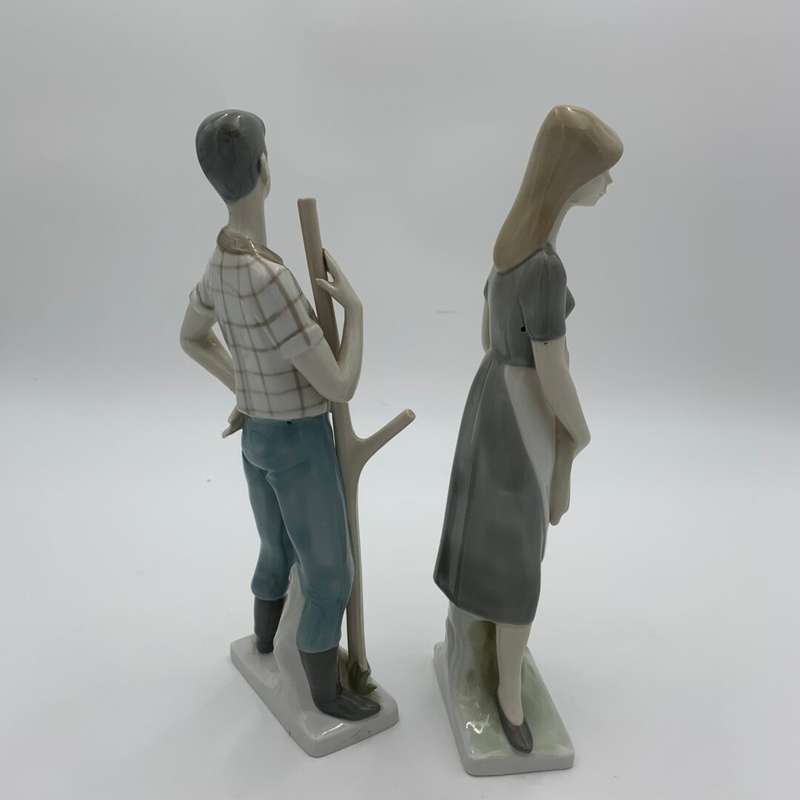 Set of 2 Figurines With Farming Equipment