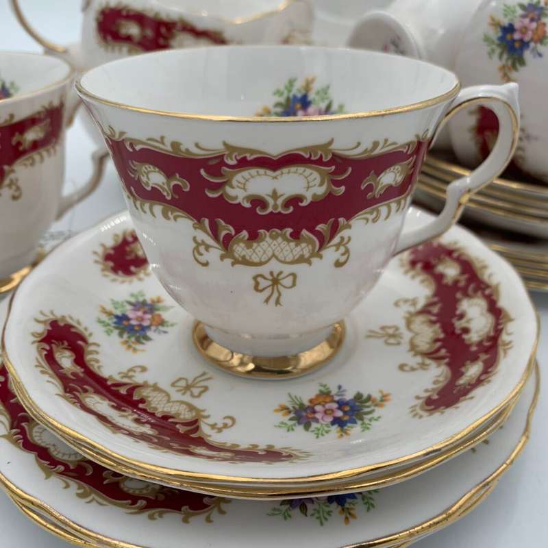 "Queen Anne" Set of 21