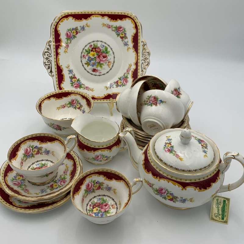 "Windsor Foley Bone China" Set of 22