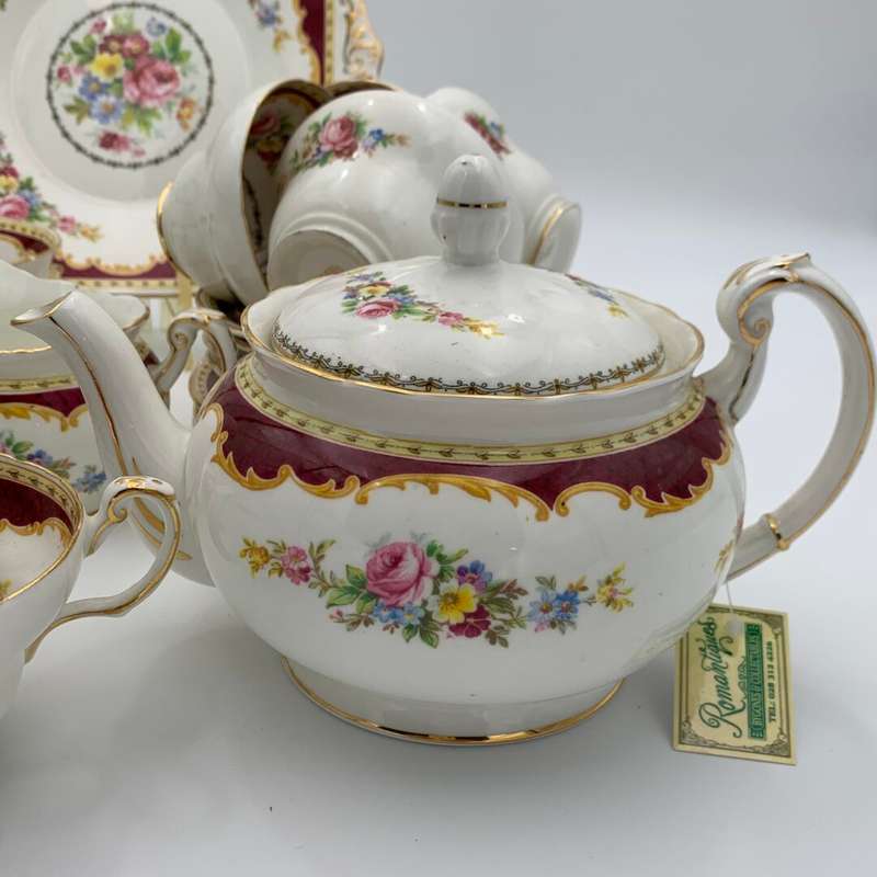 "Windsor Foley Bone China" Set of 22