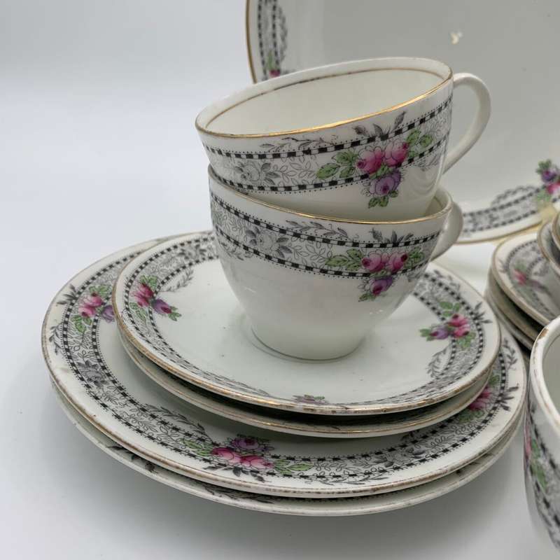 "Salon China" Set of 21