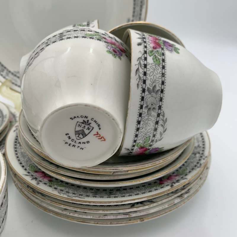 "Salon China" Set of 21