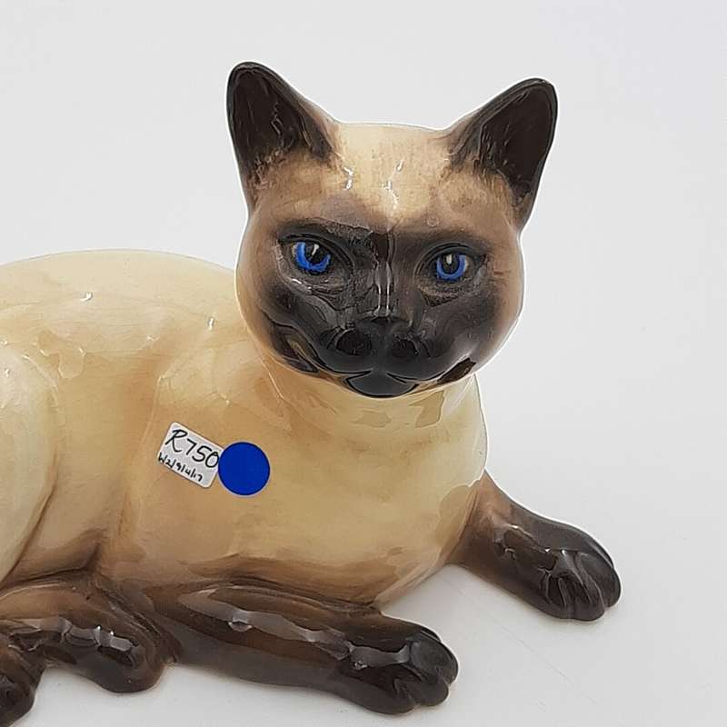 "Beswick" Brown and Black Cat with Blue Eyes Ornament