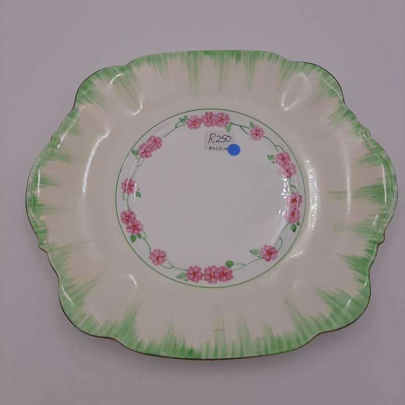 "Royal Standard" Cake Plate