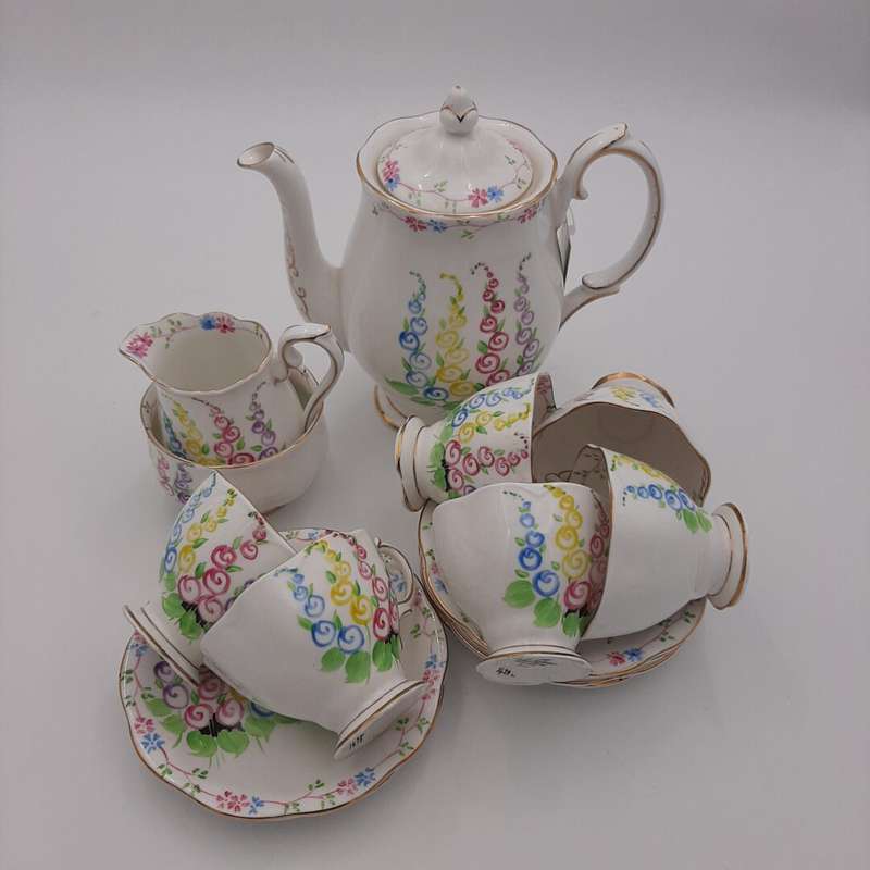 "Royal Albert" Tea Set