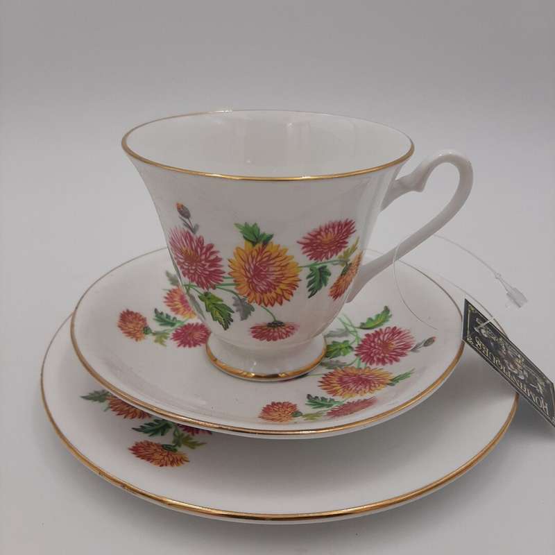 "Windsor" Chrysanthemum Trio