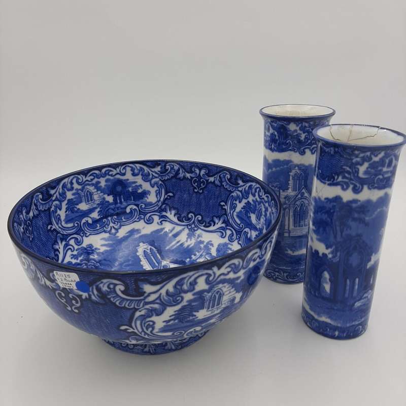 "Abbey" 1790 Bowl and Two Bud Vases