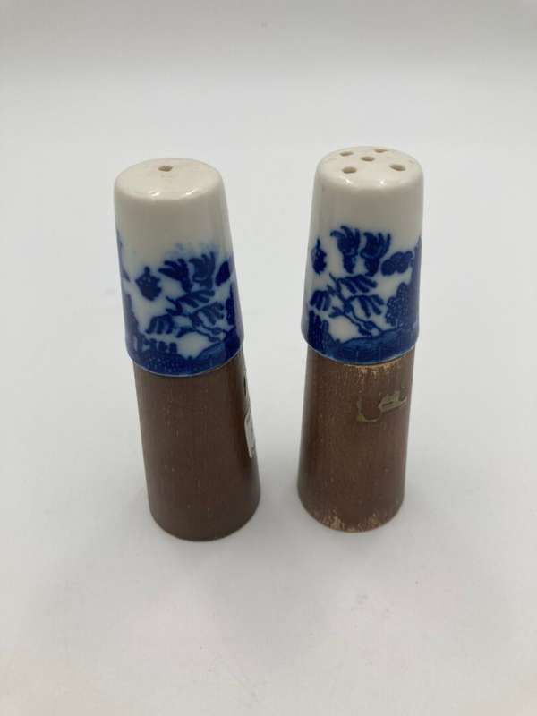 Delft Salt And Pepper Set with Wooden Bottom