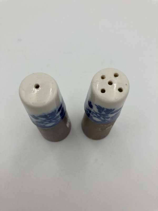 Delft Salt And Pepper Set with Wooden Bottom