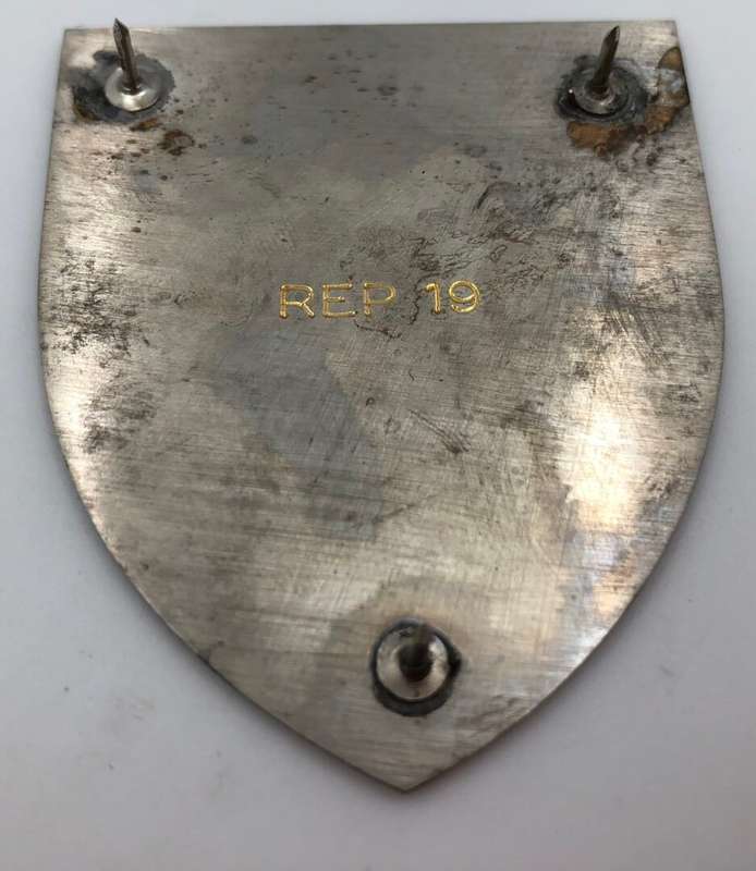 School of signals (left) metal shoulder flash