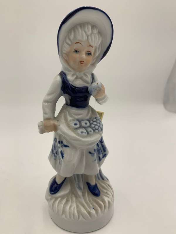 Delft Set of Two Figurines