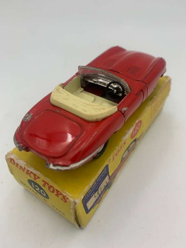 Dinky Toy Jaguar E type (1962-67)