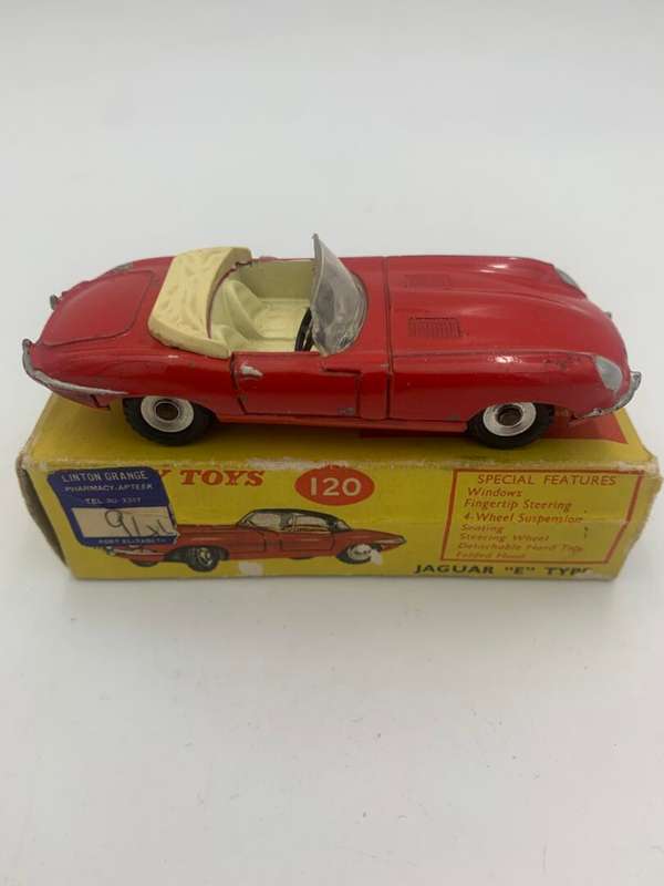 Dinky Toy Jaguar E type (1962-67)