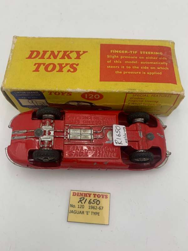 Dinky Toy Jaguar E type (1962-67)